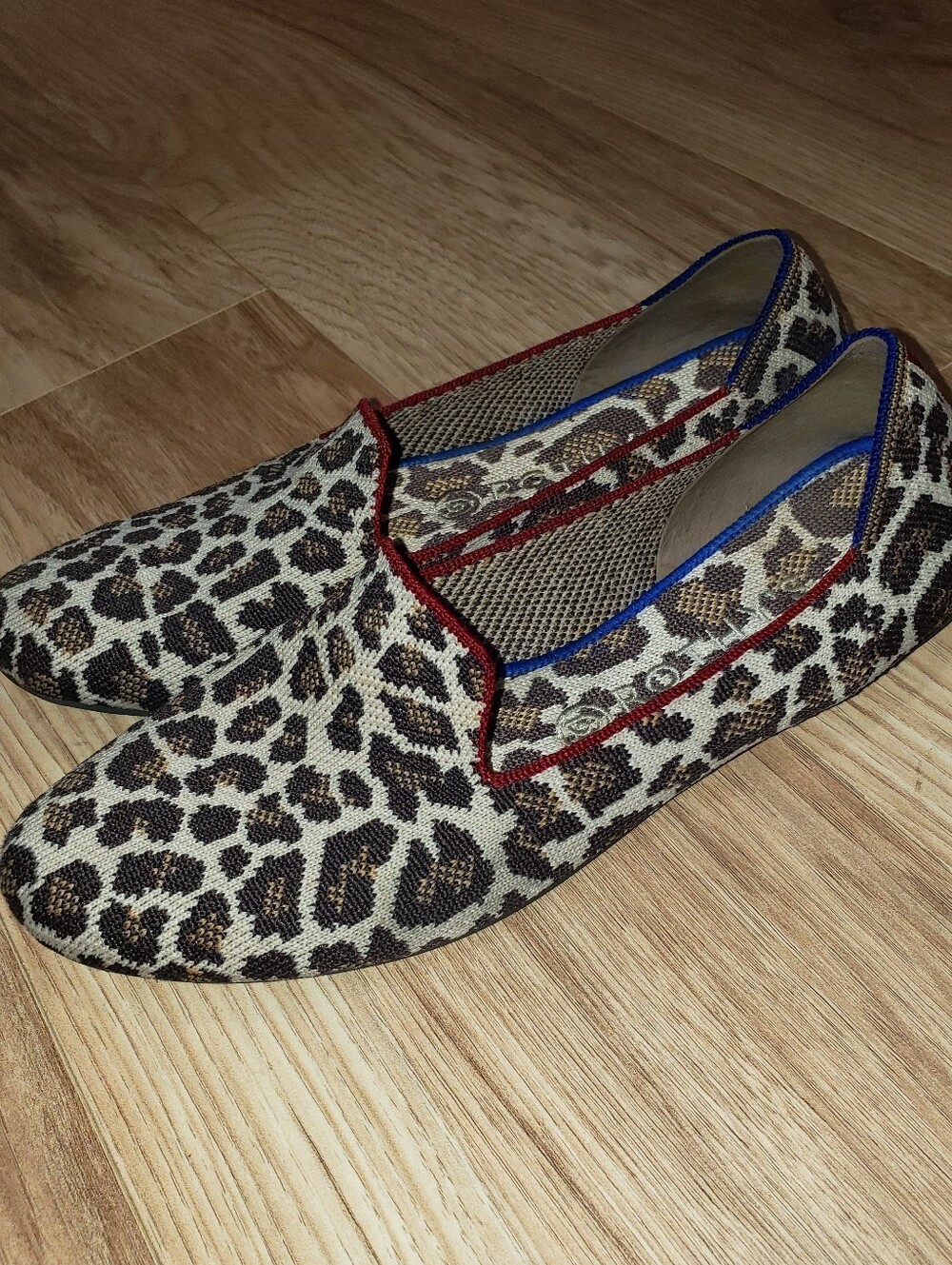 Rothys Mocha Spot Leopard Slip On Loafer Flat Red/blue Trim Likenew Condition 10 - Picture 2 of 8